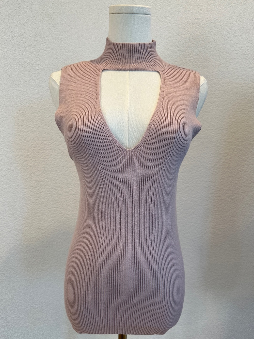 Express NWT Ribbed Mock Neck Cutout Sweater Tank Size Large